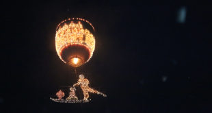 Beleuchteter Ballon zum Ballonfestival in Taunggyi