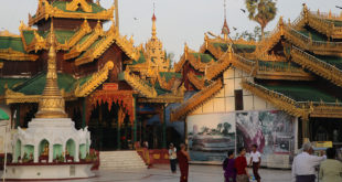 An der Shwedagon-Pagode in Yangon