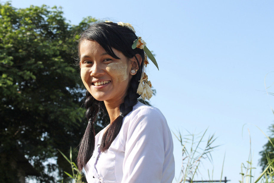 Junge Frau in Myanmar