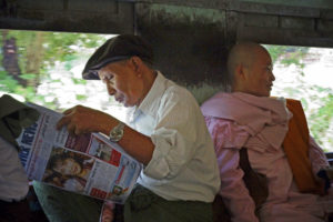 Im Waggon unterwegs mit der Ringbahn um Yangon