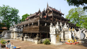 Berühmtes Teakholzkloster aus dem Palast Shwenandaw Kyaung